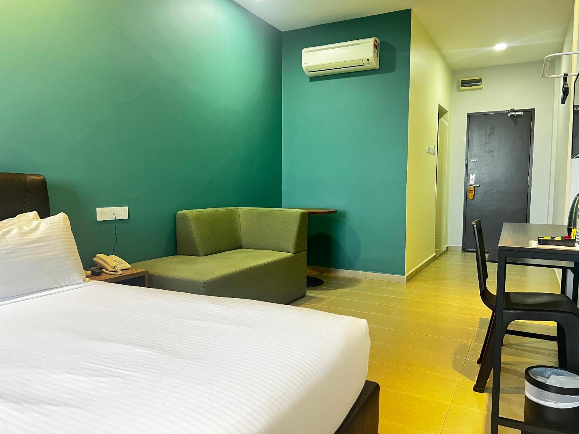 Sin Lien Hotel Келуанг Екстериор снимка
