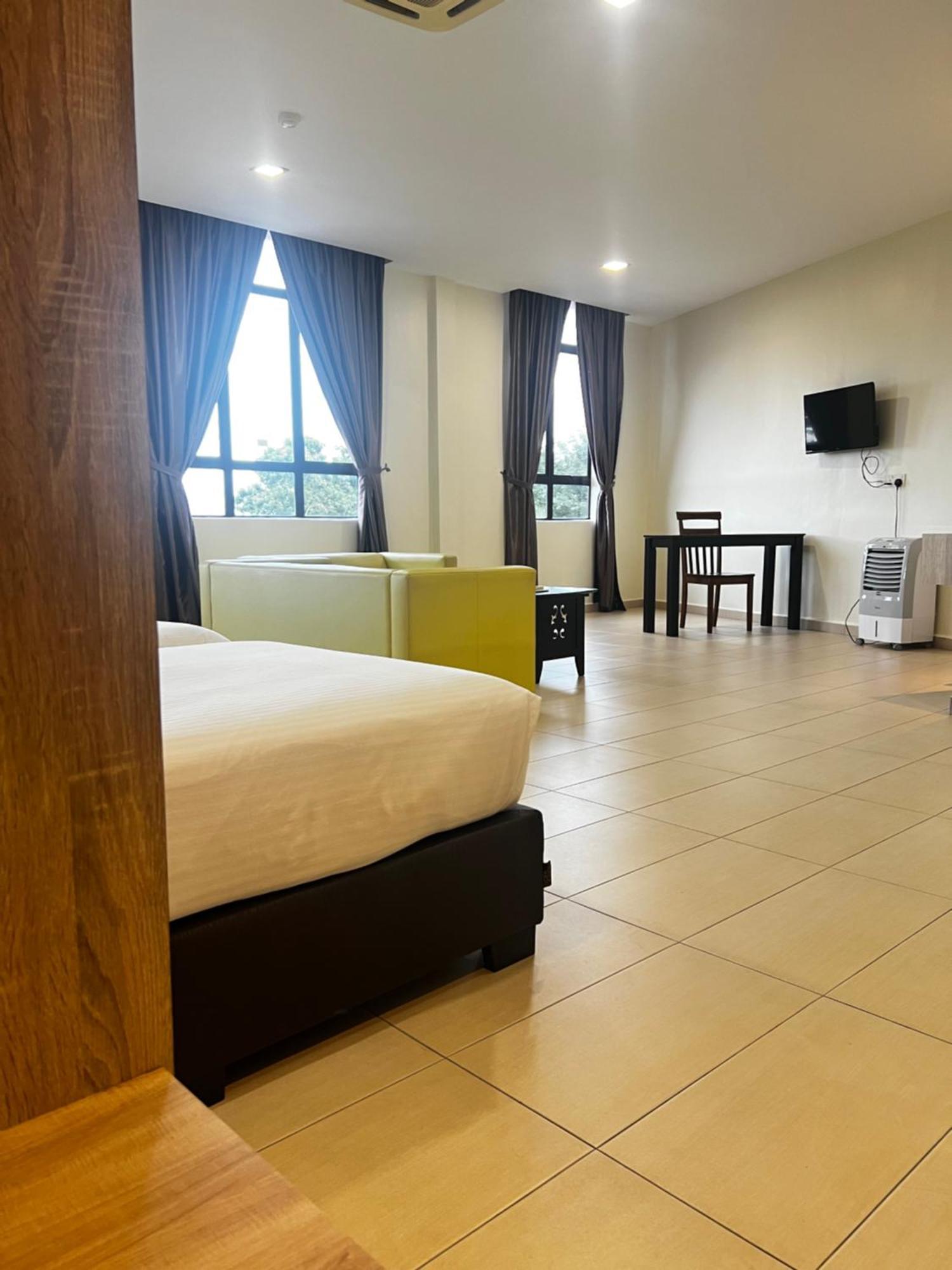 Sin Lien Hotel Келуанг Екстериор снимка