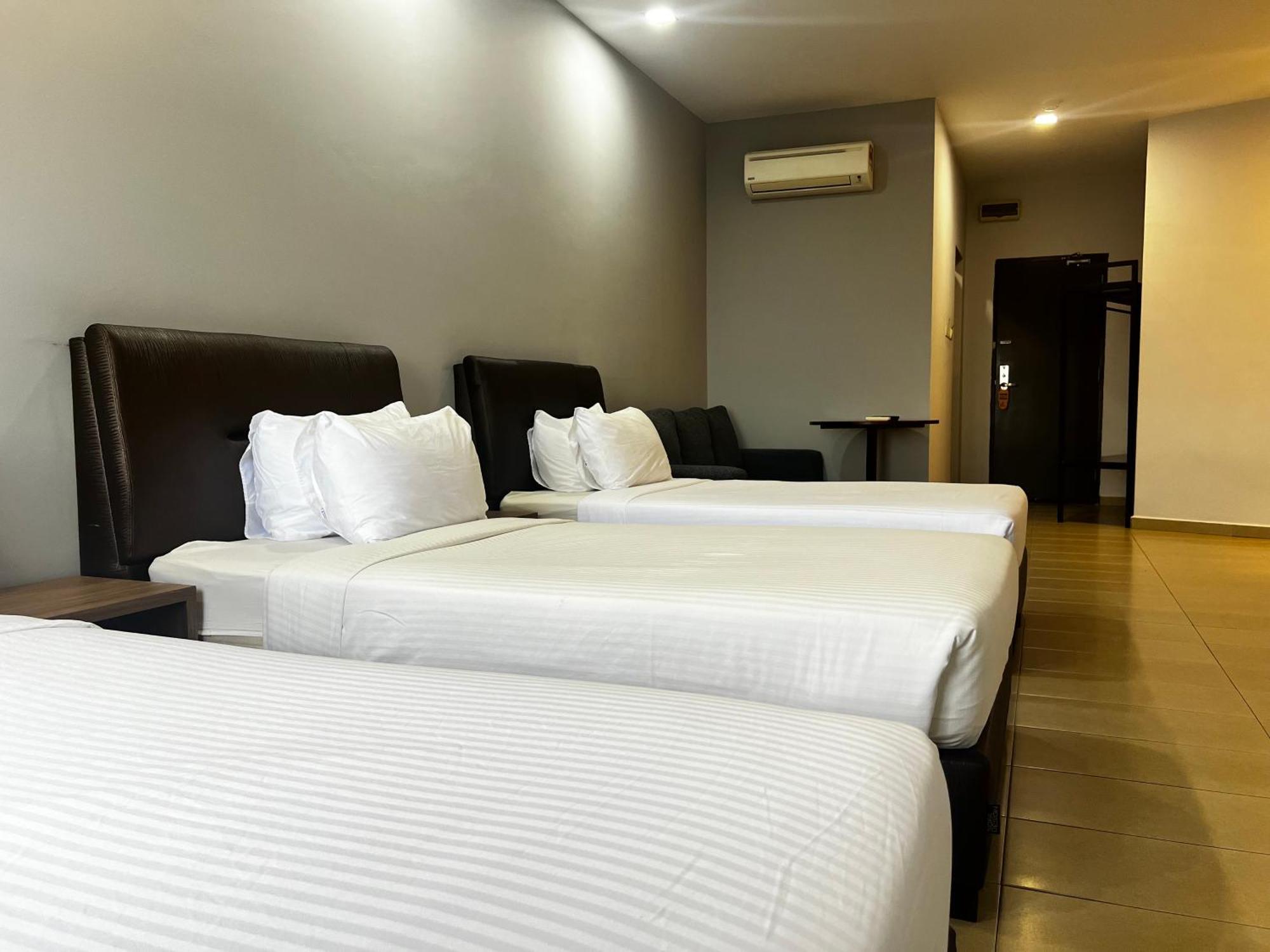 Sin Lien Hotel Келуанг Екстериор снимка