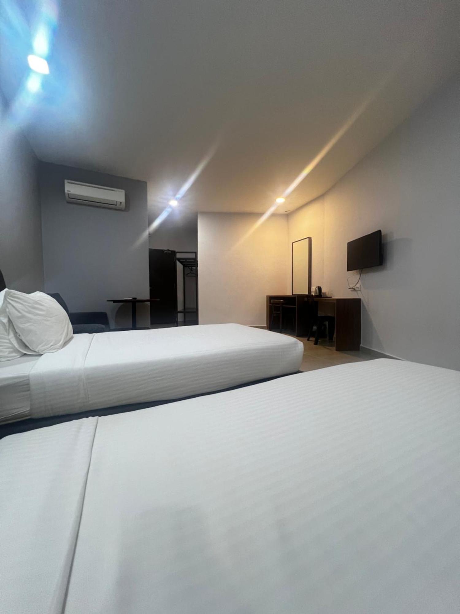 Sin Lien Hotel Келуанг Екстериор снимка