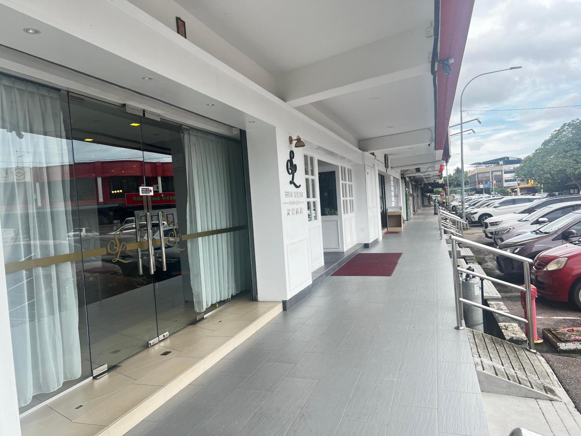 Sin Lien Hotel Келуанг Екстериор снимка