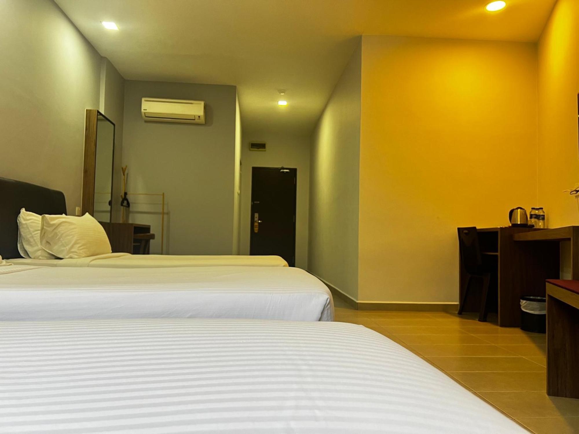 Sin Lien Hotel Келуанг Екстериор снимка